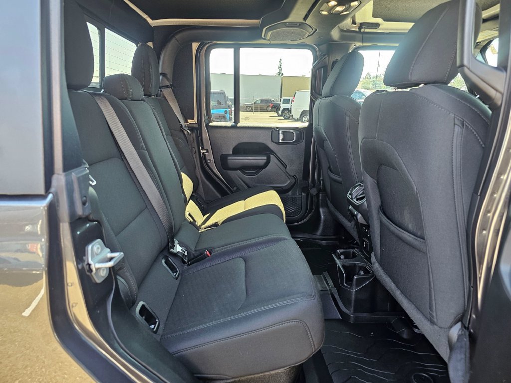 Used 2022 Jeep Gladiator Sport AWD/4WD image 13