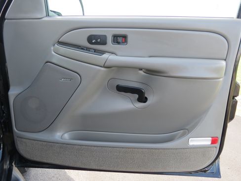 Used 2004 Chevrolet Tahoe LT w/ LT Preferred Equipment Group RWD image 26