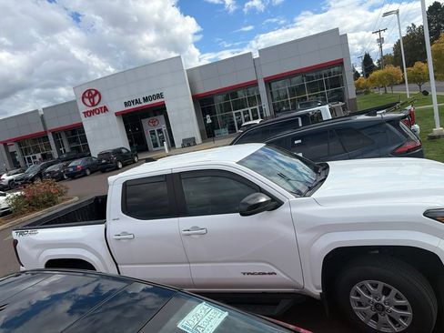 Used 2024 Toyota Tacoma SR5 RWD image 3
