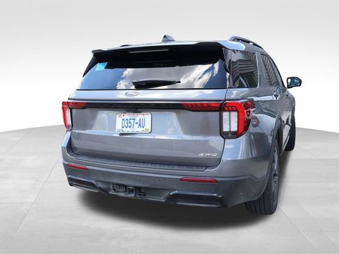 Used 2025 Ford Explorer ST-Line w/ ST-Line Street Pack AWD/4WD image 16