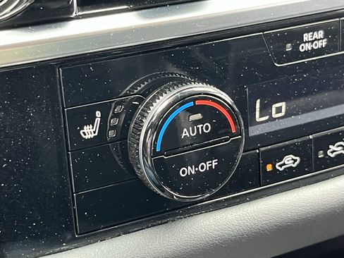 Used 2023 Nissan Pathfinder SL w/ SL Premium Package AWD/4WD image 33