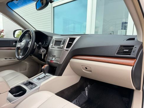Used 2013 Subaru Outback 2.5i Limited w/ Moonroof Pkg AWD/4WD image 23