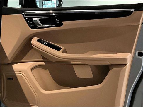 Used 2025 Porsche Macan Turbo image 27