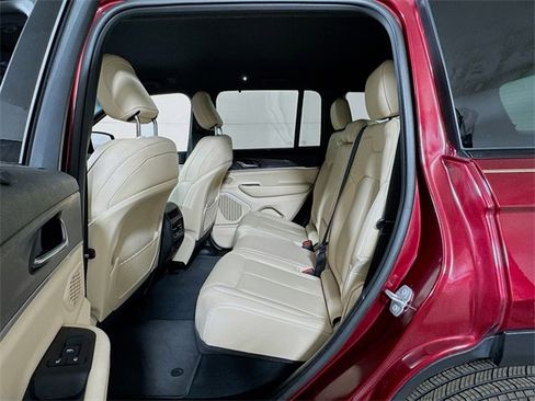 Used 2023 Jeep Grand Cherokee Limited w/ Luxury Tech Group II image 23