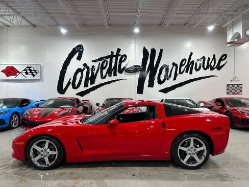 Used 2007 Chevrolet Corvette Coupe w/ Preferred Equipment Group RWD image 2