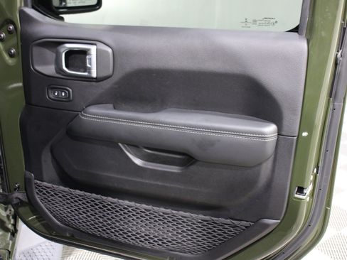 Used 2022 Jeep Wrangler Unlimited Sahara image 28