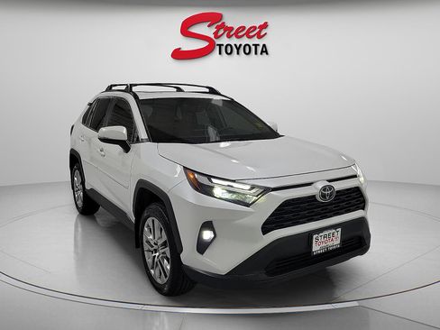 Certified 2025 Toyota RAV4 XLE Premium FWD image 5
