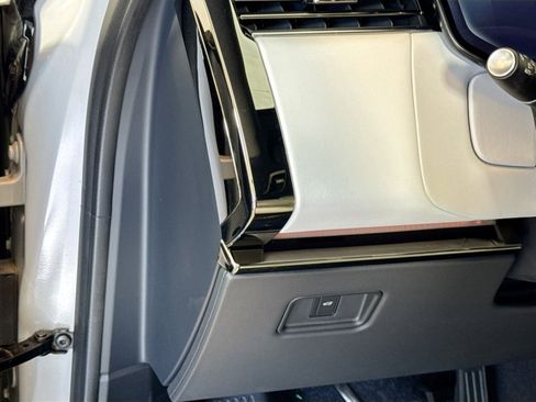 Used 2024 Land Rover Range Rover Sport SE image 13