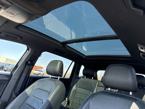 Used 2022 Volkswagen Tiguan SEL R-Line image 24