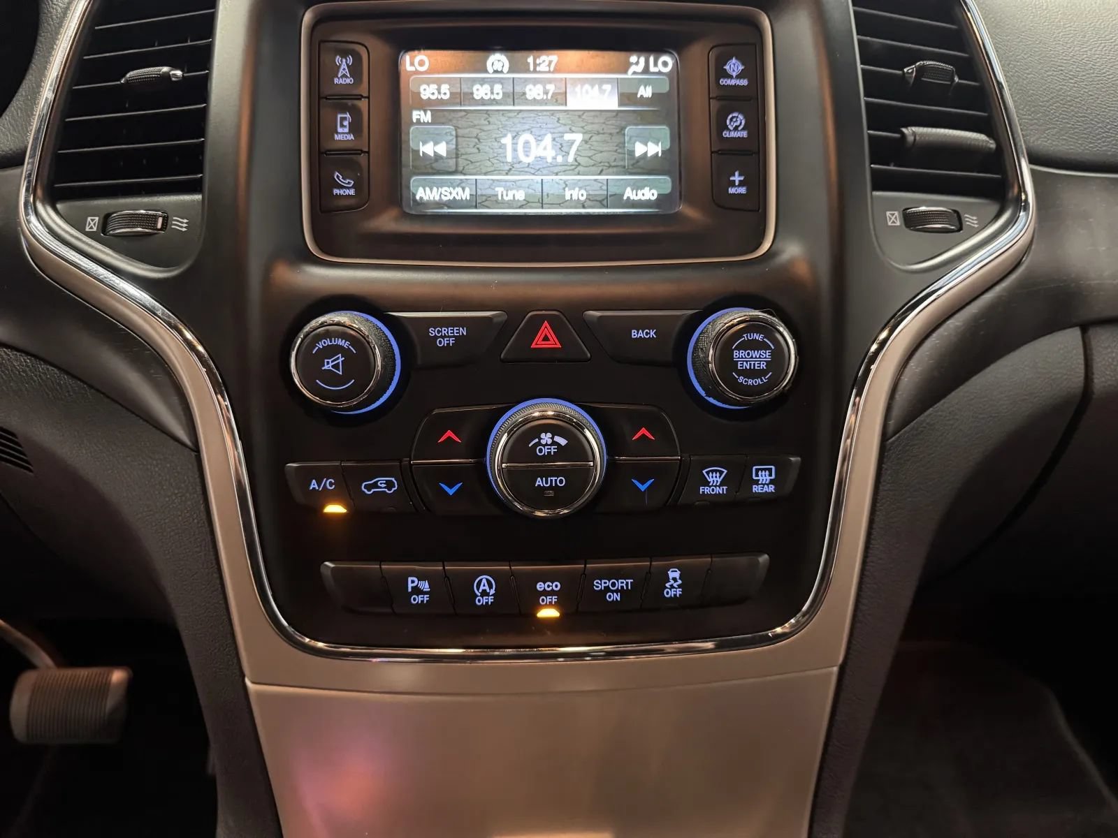 Used 2017 Jeep Grand Cherokee Laredo w/ Quick Order Package 23E AWD/4WD image 30