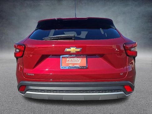 Used 2025 Chevrolet Trax LT FWD image 5