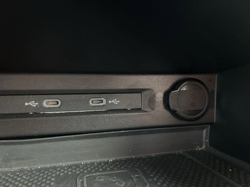 Used 2021 Volkswagen Tiguan SE image 21