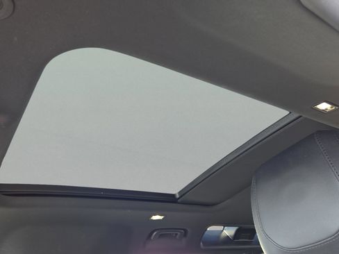 Used 2024 Land Rover Defender 110 X-Dynamic SE image 21