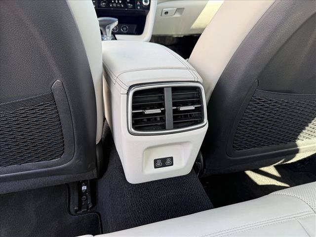 Used 2025 Genesis G70 2.5T RWD image 25