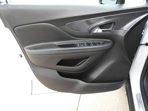Used 2021 Buick Encore Preferred AWD/4WD image 17
