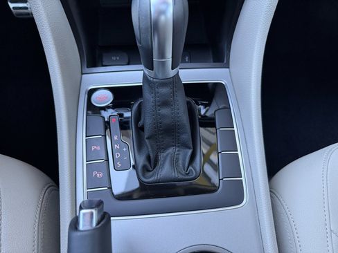 Used 2020 Volkswagen Passat 2.0T SEL image 22