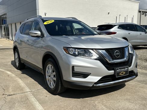 Used 2020 Nissan Rogue SV FWD image 4