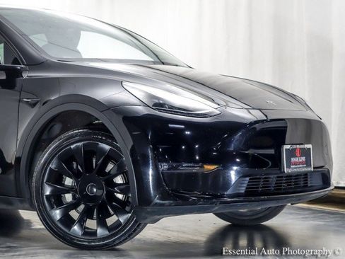 Used 2023 Tesla Model Y Long Range AWD/4WD image 2