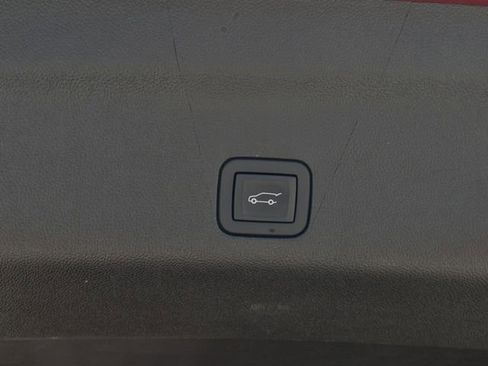 Used 2024 GMC Yukon AT4 AWD/4WD image 11