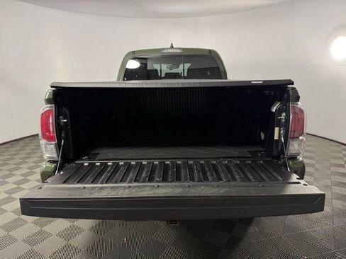 Used 2022 Toyota Tacoma TRD Sport w/ TRD Premium Sport Package AWD/4WD image 26