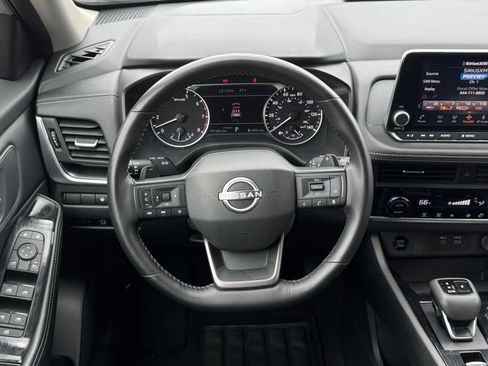 Used 2025 Nissan Rogue SV FWD image 25
