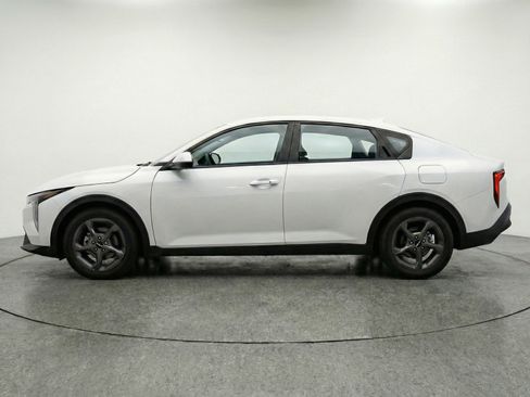 Used 2025 Kia K4 LXS image 5
