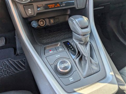 Used 2021 Toyota RAV4 XLE image 17