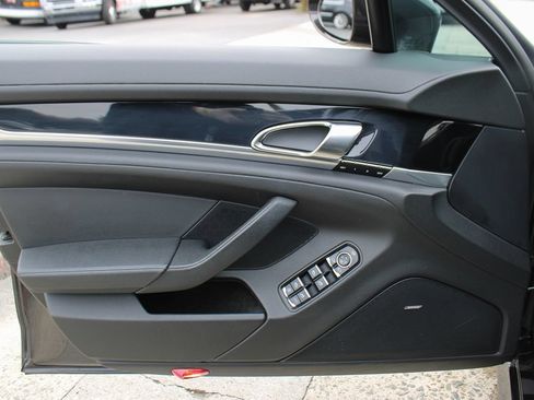 Used 2012 Porsche Panamera image 39