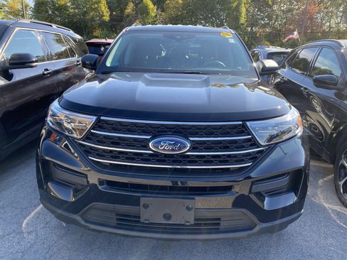 Used 2022 Ford Explorer XLT image 3