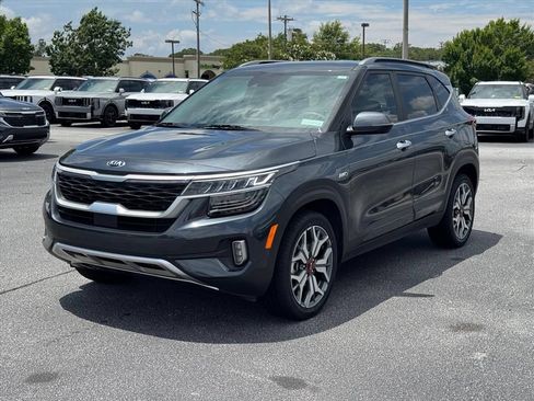 Certified 2021 Kia Seltos SX w/ SX Sunroof Package AWD/4WD image 7