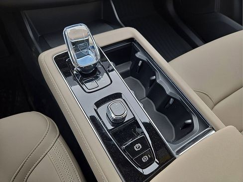 New 2026 Volvo XC90 B6 Plus w/ Protection Package Premier image 31