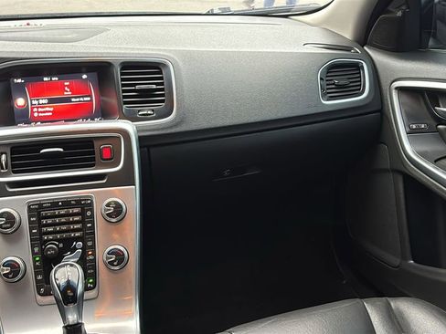 Used 2018 Volvo S60 T5 Inscription image 8