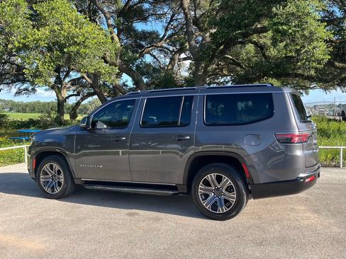 Used 2024 Jeep Wagoneer Series II AWD/4WD image 7