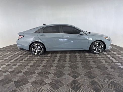 Used 2021 Hyundai Elantra Limited FWD image 4