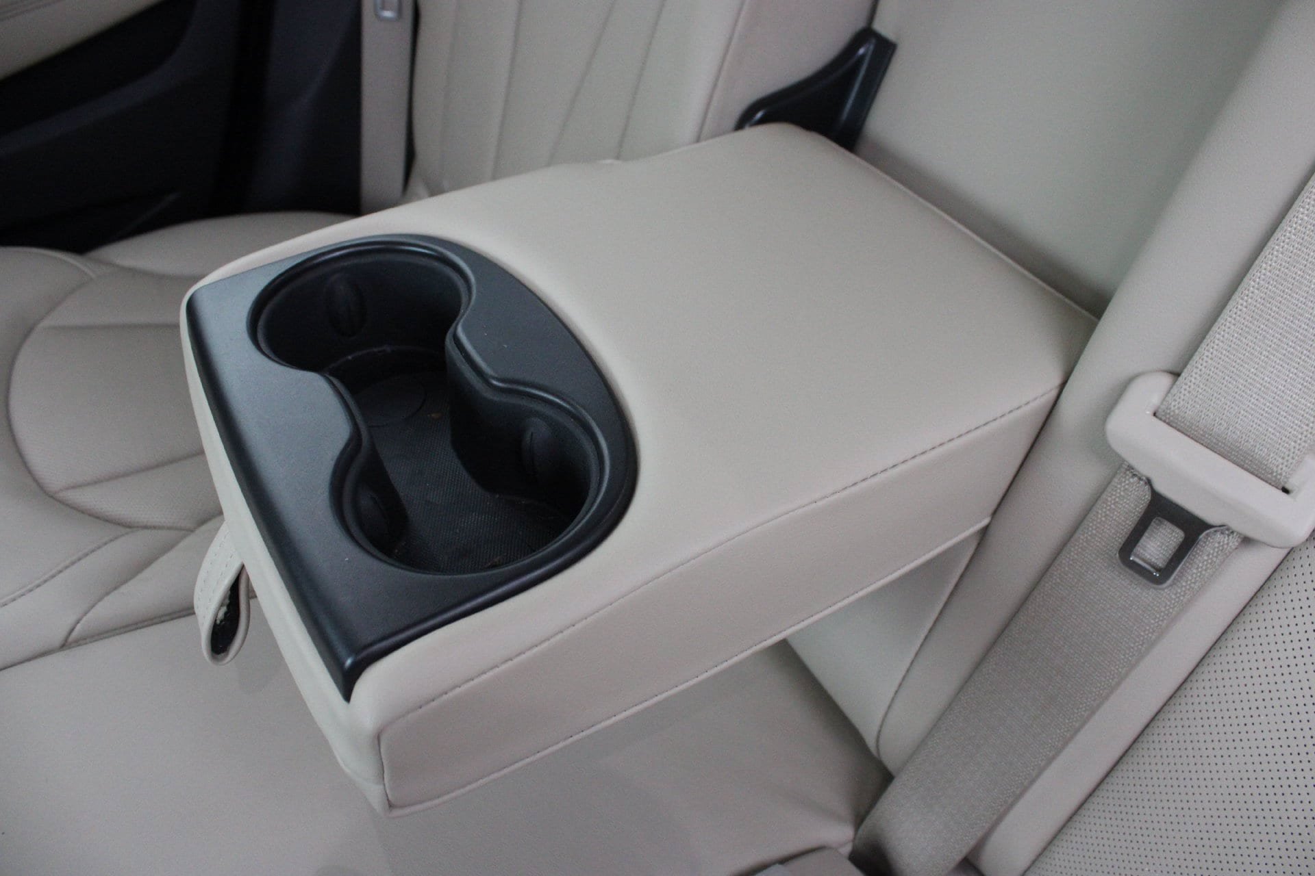 Used 2018 Buick Envision Essence FWD image 18