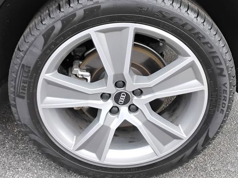 Certified 2025 Audi Q5 2.0T Premium w/ Convenience Plus Package image 13