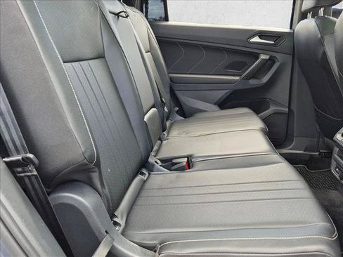 Used 2022 Volkswagen Tiguan SE R-Line FWD image 13
