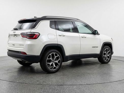 Used 2025 Jeep Compass Limited image 9