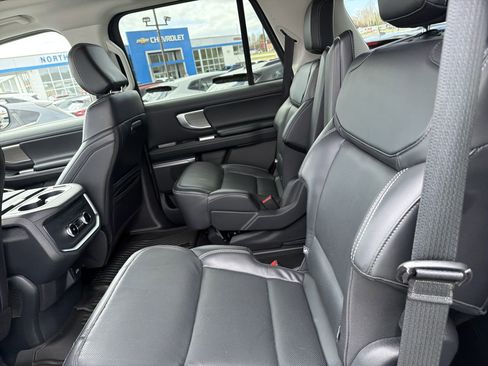 Used 2025 Ford Expedition Platinum AWD/4WD image 14
