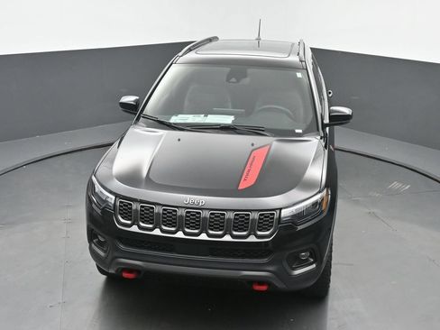 Used 2025 Jeep Compass Trailhawk w/ Sun & Sound Group AWD/4WD image 46
