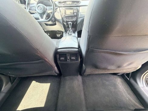 Used 2017 Nissan Rogue SV AWD/4WD image 28