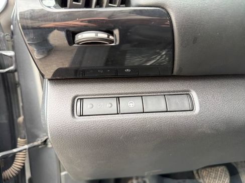 Used 2024 Nissan Pathfinder SV AWD/4WD image 12