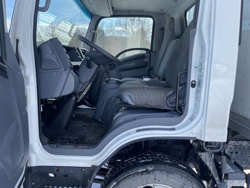 Used 2020 Isuzu NPR image 10