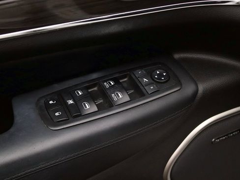 Used 2018 Jeep Grand Cherokee Overland image 10