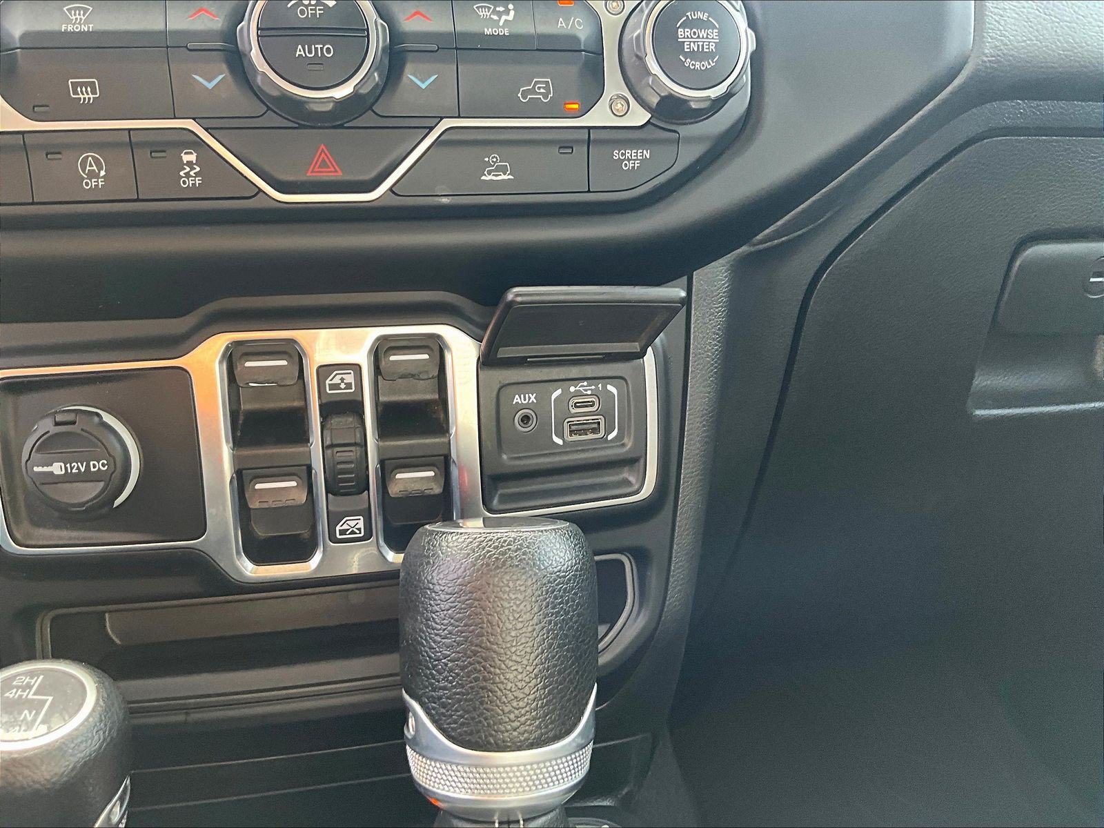 Used 2022 Jeep Gladiator Overland AWD/4WD image 17
