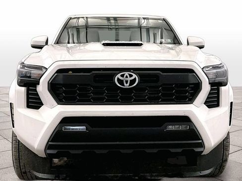 Used 2024 Toyota Tacoma TRD Sport AWD/4WD image 3