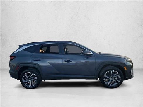 Used 2025 Hyundai Tucson Limited AWD/4WD image 4