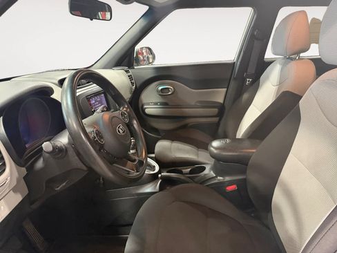 Used 2017 Kia Soul FWD image 10