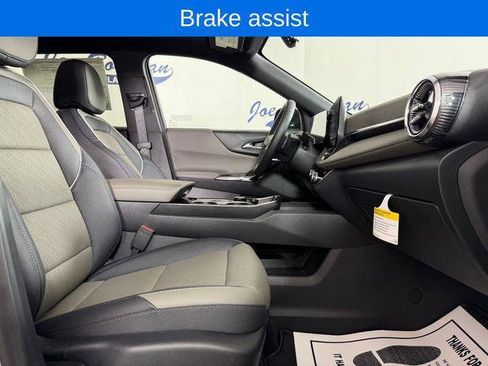 New 2026 Chevrolet Equinox LT w/ Convenience Package II AWD/4WD image 18