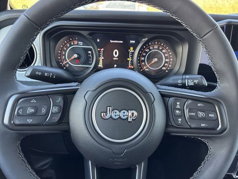 New 2025 Jeep Gladiator Sport image 21